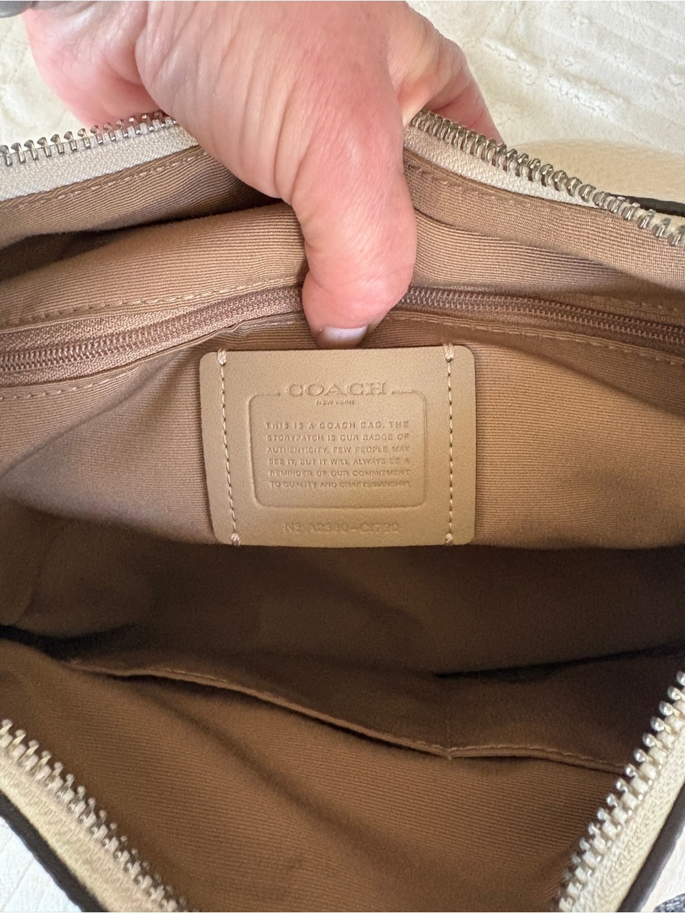 Coach White Pebbled Leather Shoulder Bag with Detachable Strap - Picture 7 of 10